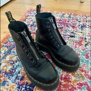 Platform Sinclair Dr. Martens Boots Black